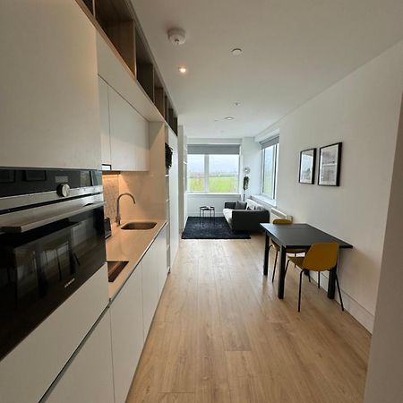 Luxx Apartment & Suites, London Heathrow Airport, Terminal 4, Piccadilly Underground Train Station Nearby! Hillingdon kerület Kültér fotó