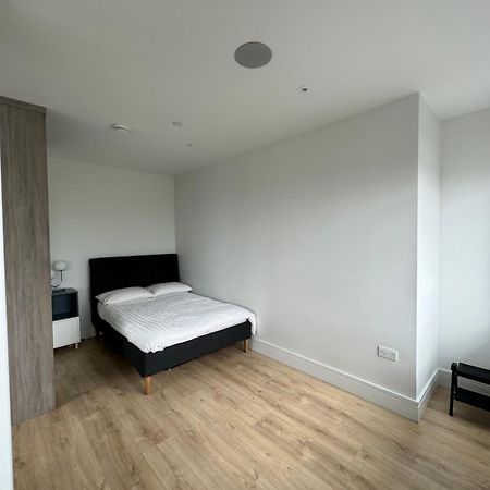 Luxx Apartment & Suites, London Heathrow Airport, Terminal 4, Piccadilly Underground Train Station Nearby! Hillingdon kerület Kültér fotó