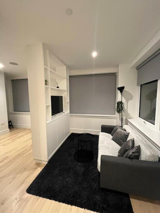 Luxx Apartment & Suites, London Heathrow Airport, Terminal 4, Piccadilly Underground Train Station Nearby! Hillingdon kerület Kültér fotó