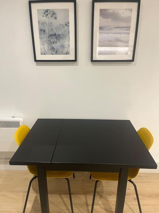 Luxx Apartment & Suites, London Heathrow Airport, Terminal 4, Piccadilly Underground Train Station Nearby! Hillingdon kerület Kültér fotó