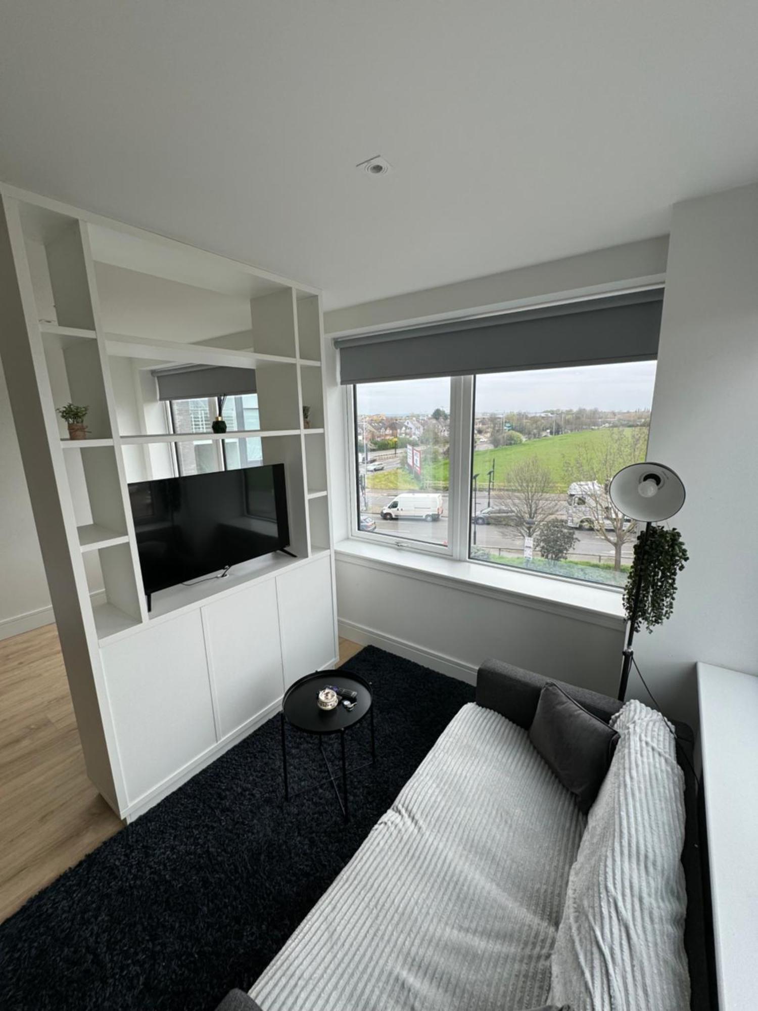 Luxx Apartment & Suites, London Heathrow Airport, Terminal 4, Piccadilly Underground Train Station Nearby! Hillingdon kerület Kültér fotó