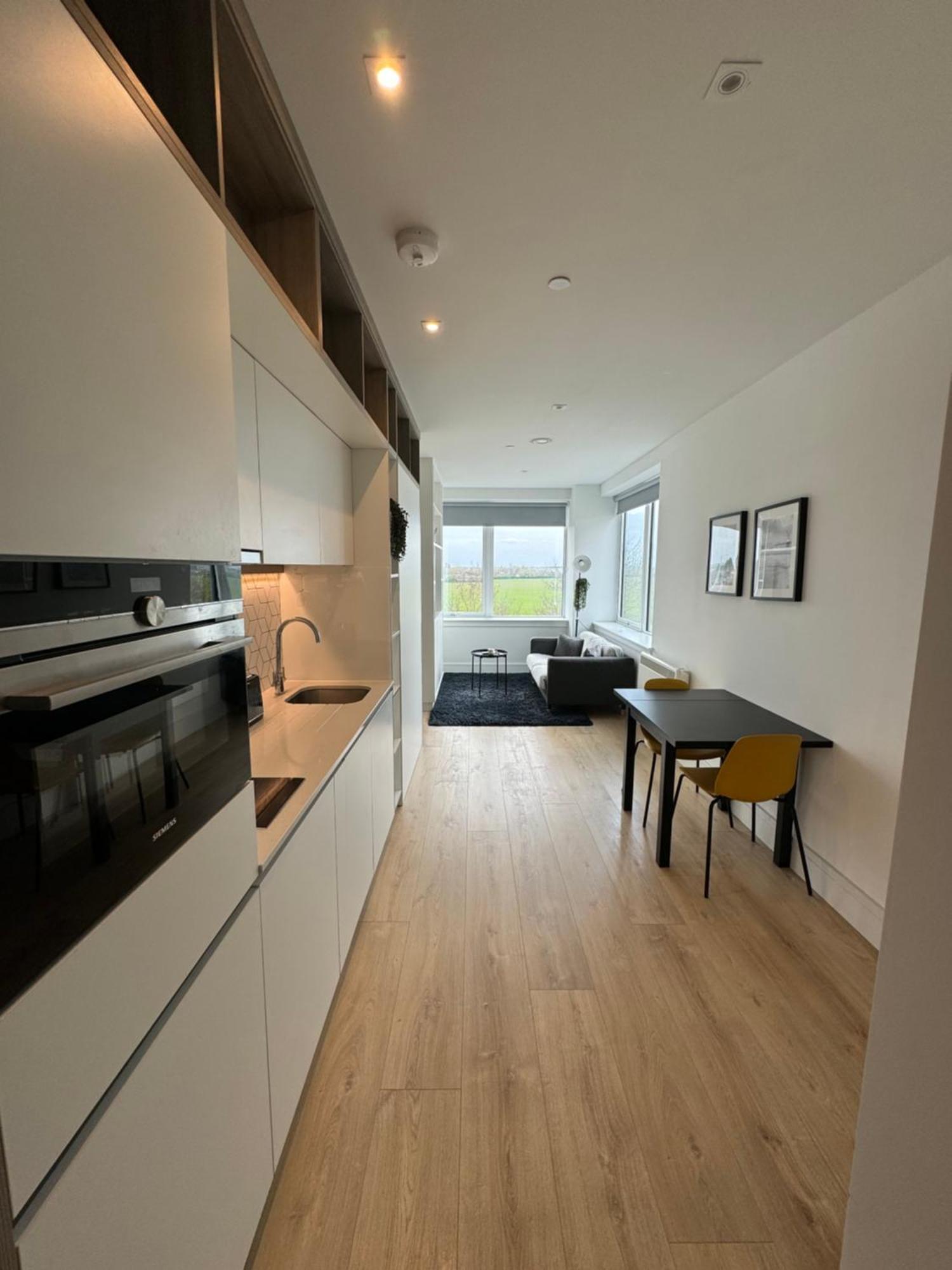 Luxx Apartment & Suites, London Heathrow Airport, Terminal 4, Piccadilly Underground Train Station Nearby! Hillingdon kerület Kültér fotó