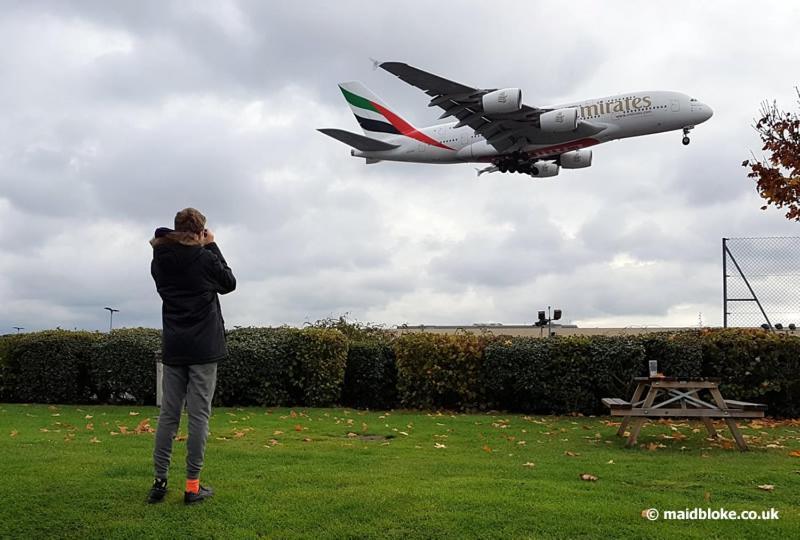 Luxx Apartment & Suites, London Heathrow Airport, Terminal 4, Piccadilly Underground Train Station Nearby! Hillingdon kerület Kültér fotó