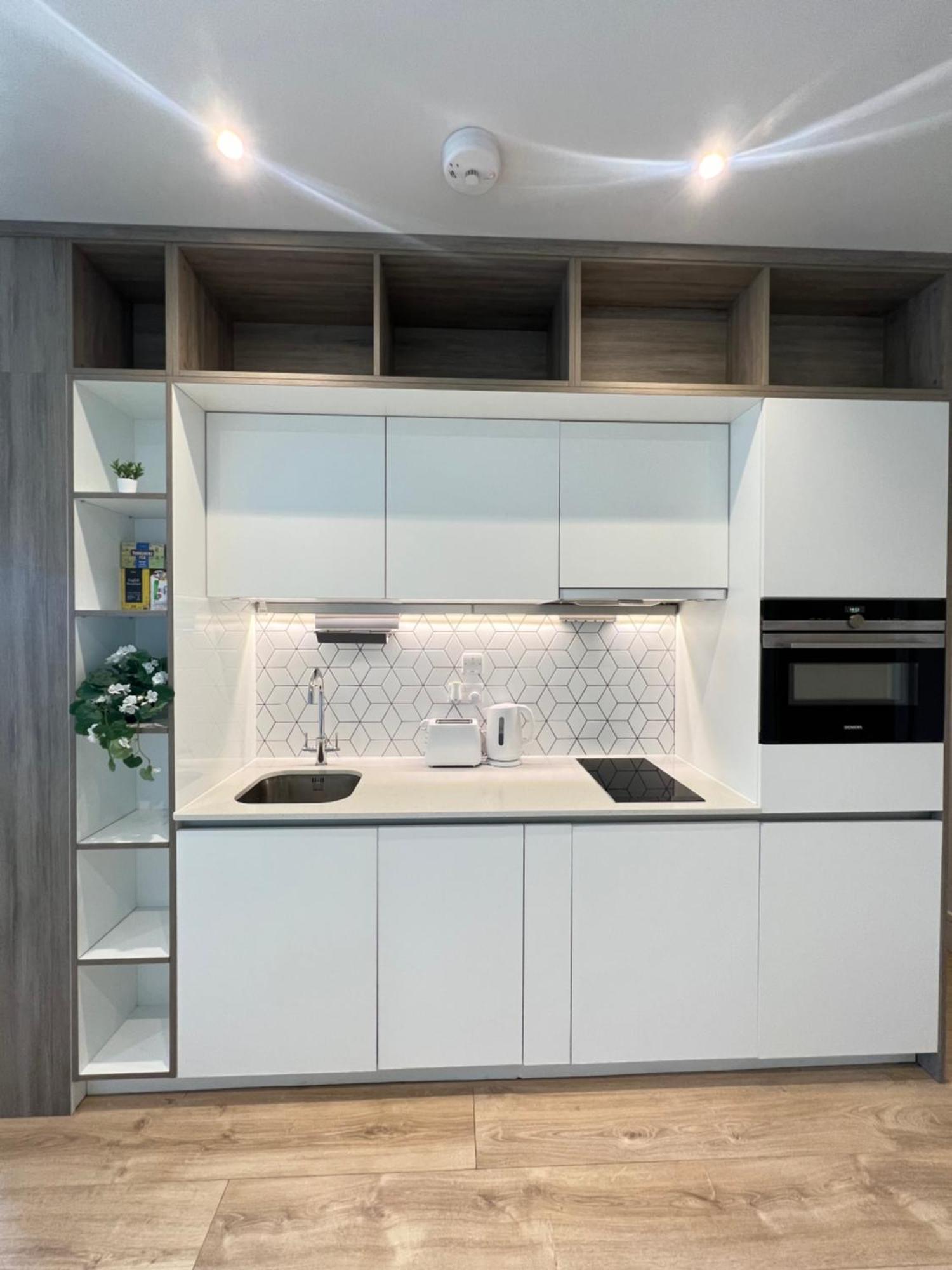 Luxx Apartment & Suites, London Heathrow Airport, Terminal 4, Piccadilly Underground Train Station Nearby! Hillingdon kerület Kültér fotó